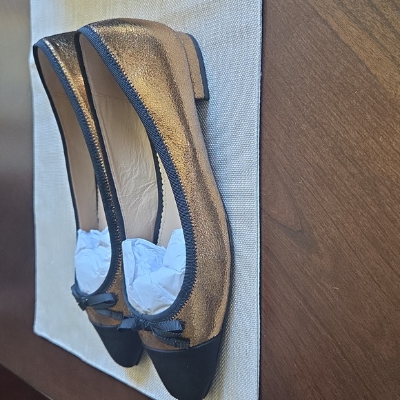 NWT! Boden! Beautiful Metallic Gold Ballet Flats. Perfect Condition! - Picture 2 of 12